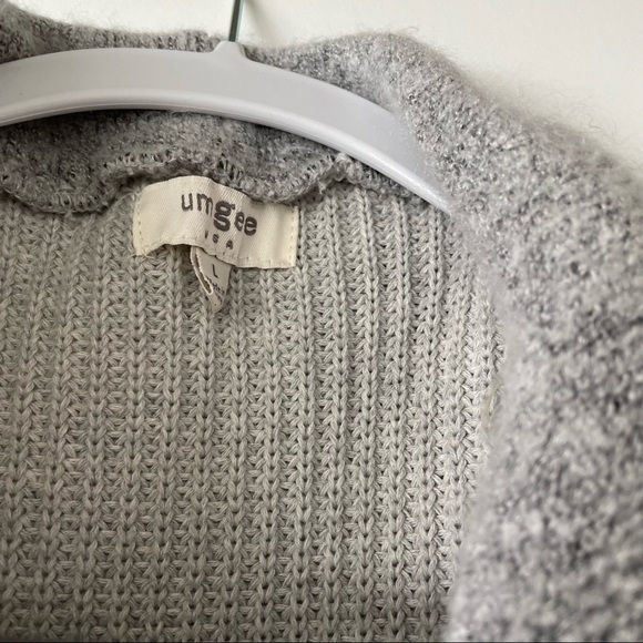 Sweater wrap style in gorgeous gray and silver - Picture 2 of 4
